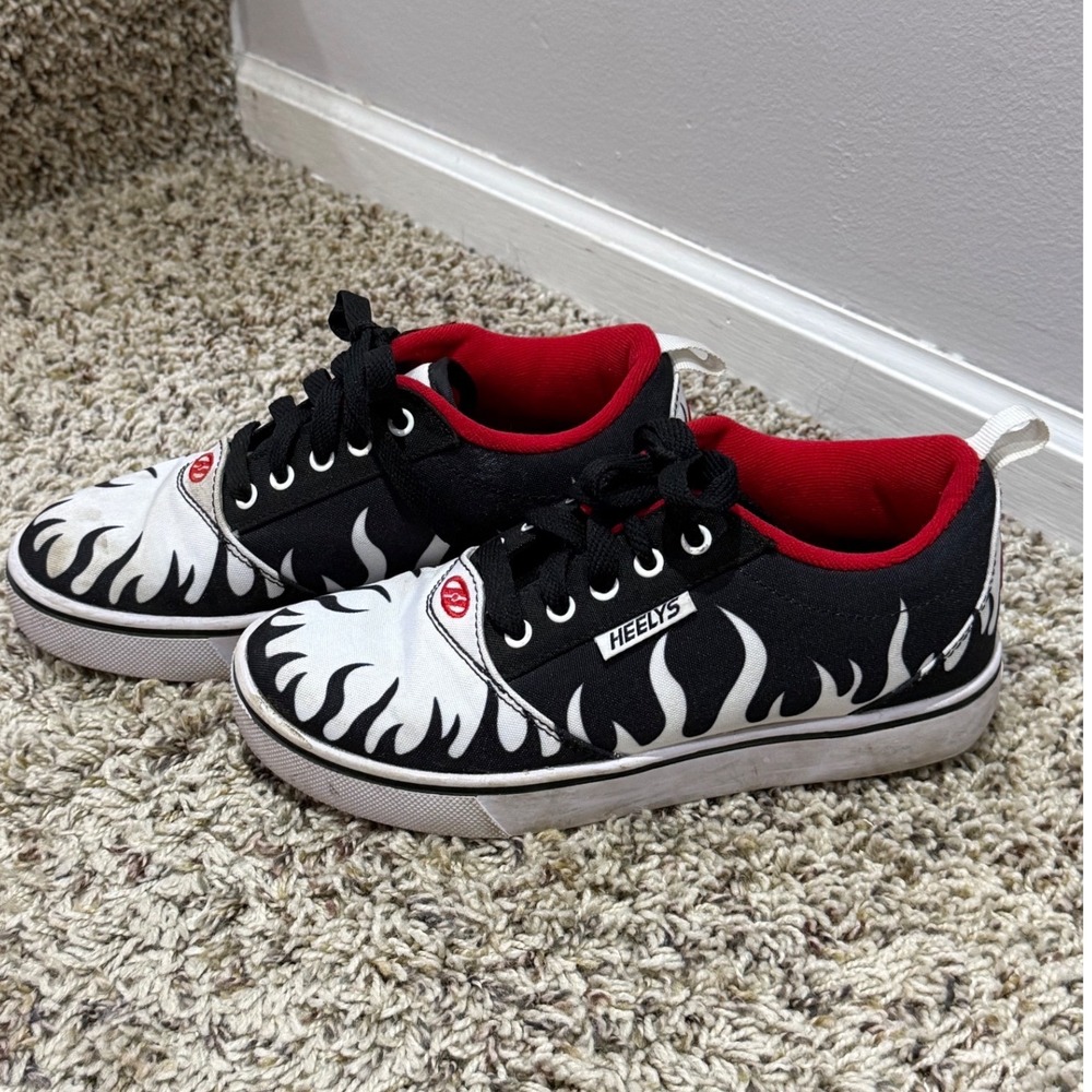Heelys Pro Prints Black White‎ Flame Roller Shoes Kids Youth Size 4 HE101037H